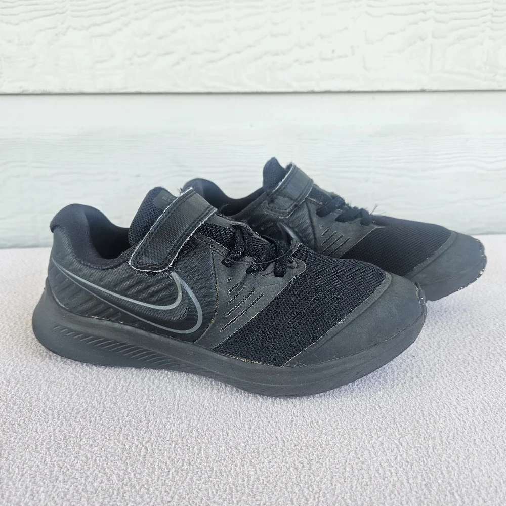Nike Star Runner 4 Triple Black Athletic Low Top Sneakers Youth SZ 3Y Hook Loop